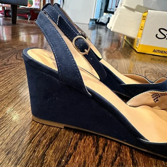 LOFT NWOT Blue Wedge Heels with Ankle Strap - Picture 6 of 9